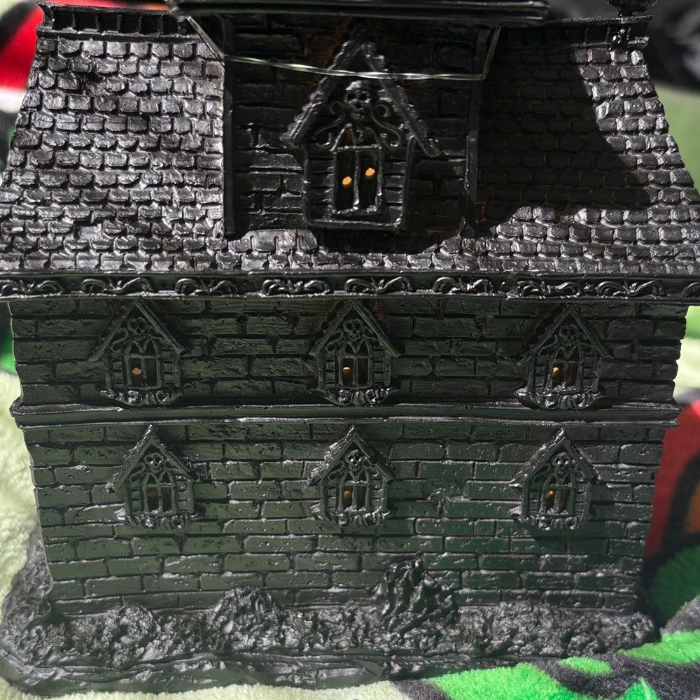 Black Haunted House decor 🏚️🏮 (lights up!!) - Picture 10 of 14